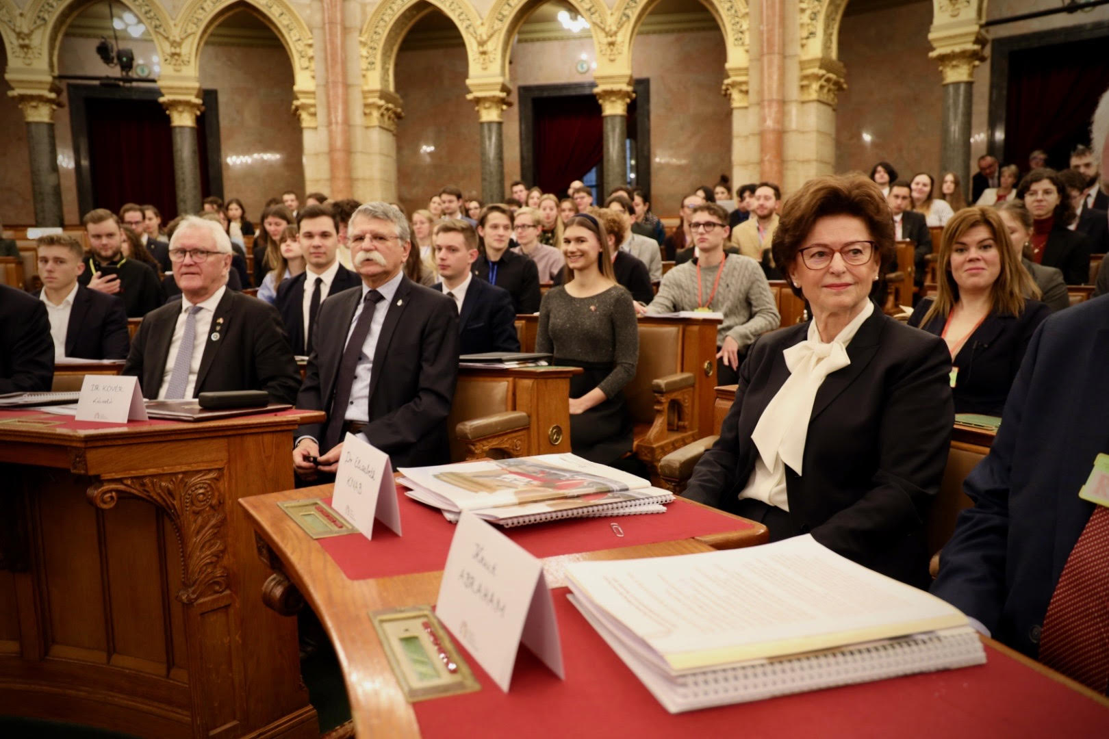 ifjusagi_parlament (3).jpg